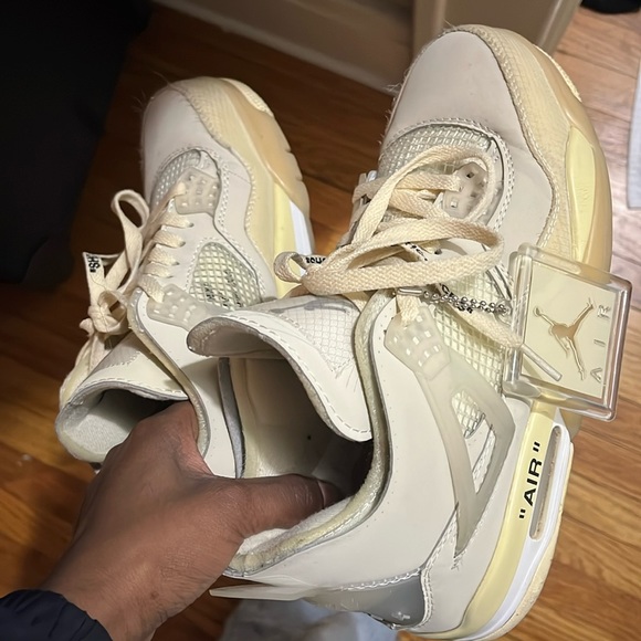 Used but still in very good condition Jordan off white